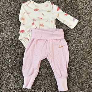 💟 BOGO! Nike Infant Bodysuit and Pants Set - White and Pink